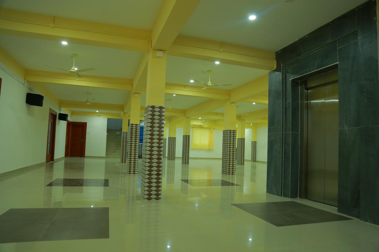 Royal Plaza Residency 호텔 Cheruppulasseri 외부 사진