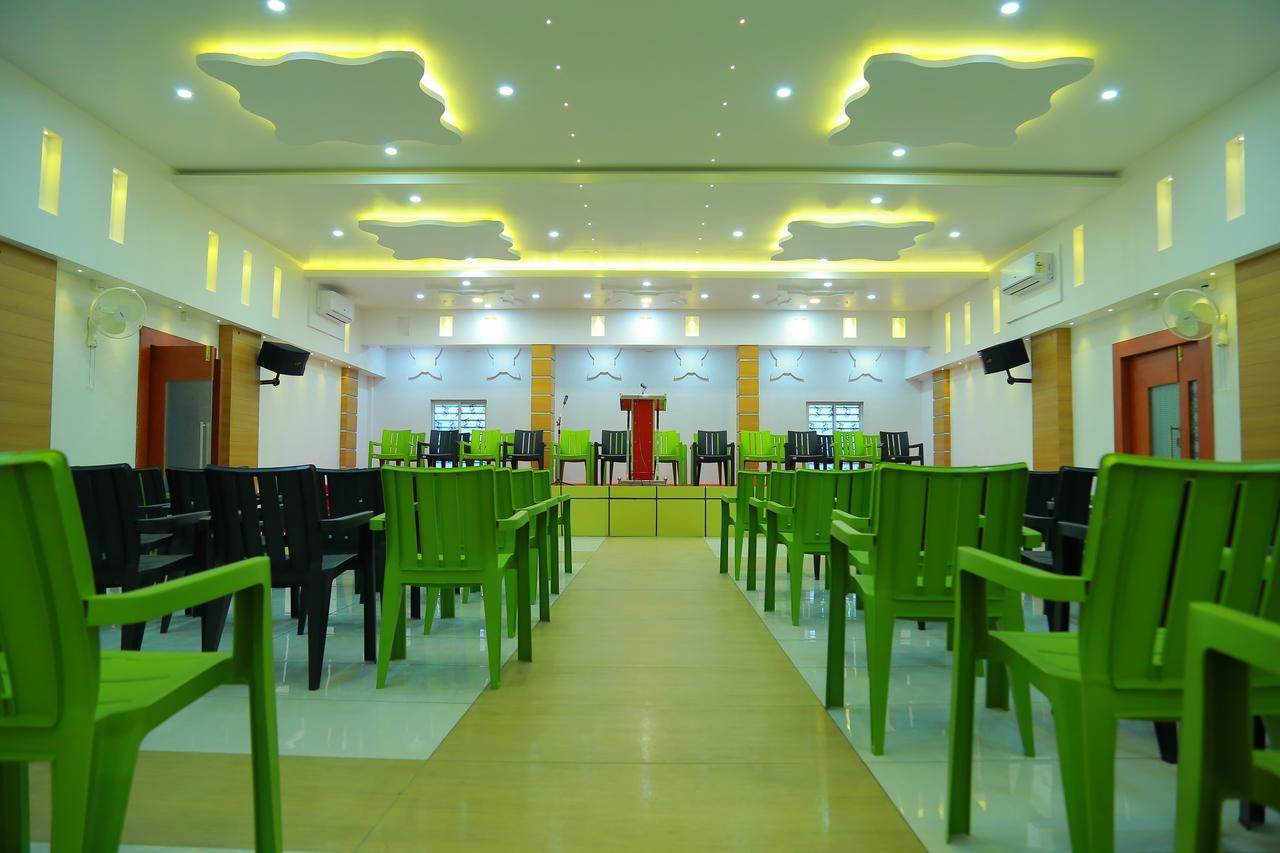 Royal Plaza Residency 호텔 Cheruppulasseri 외부 사진