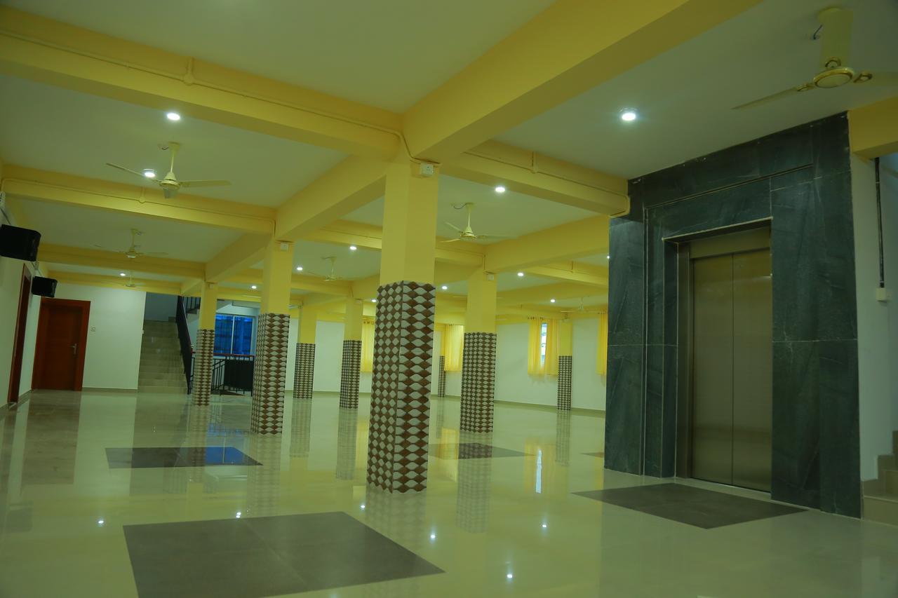 Royal Plaza Residency 호텔 Cheruppulasseri 외부 사진