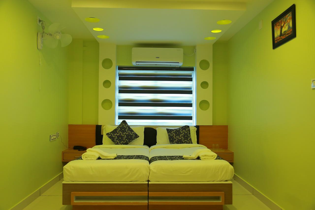 Royal Plaza Residency 호텔 Cheruppulasseri 외부 사진