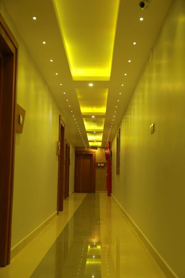 Royal Plaza Residency 호텔 Cheruppulasseri 외부 사진