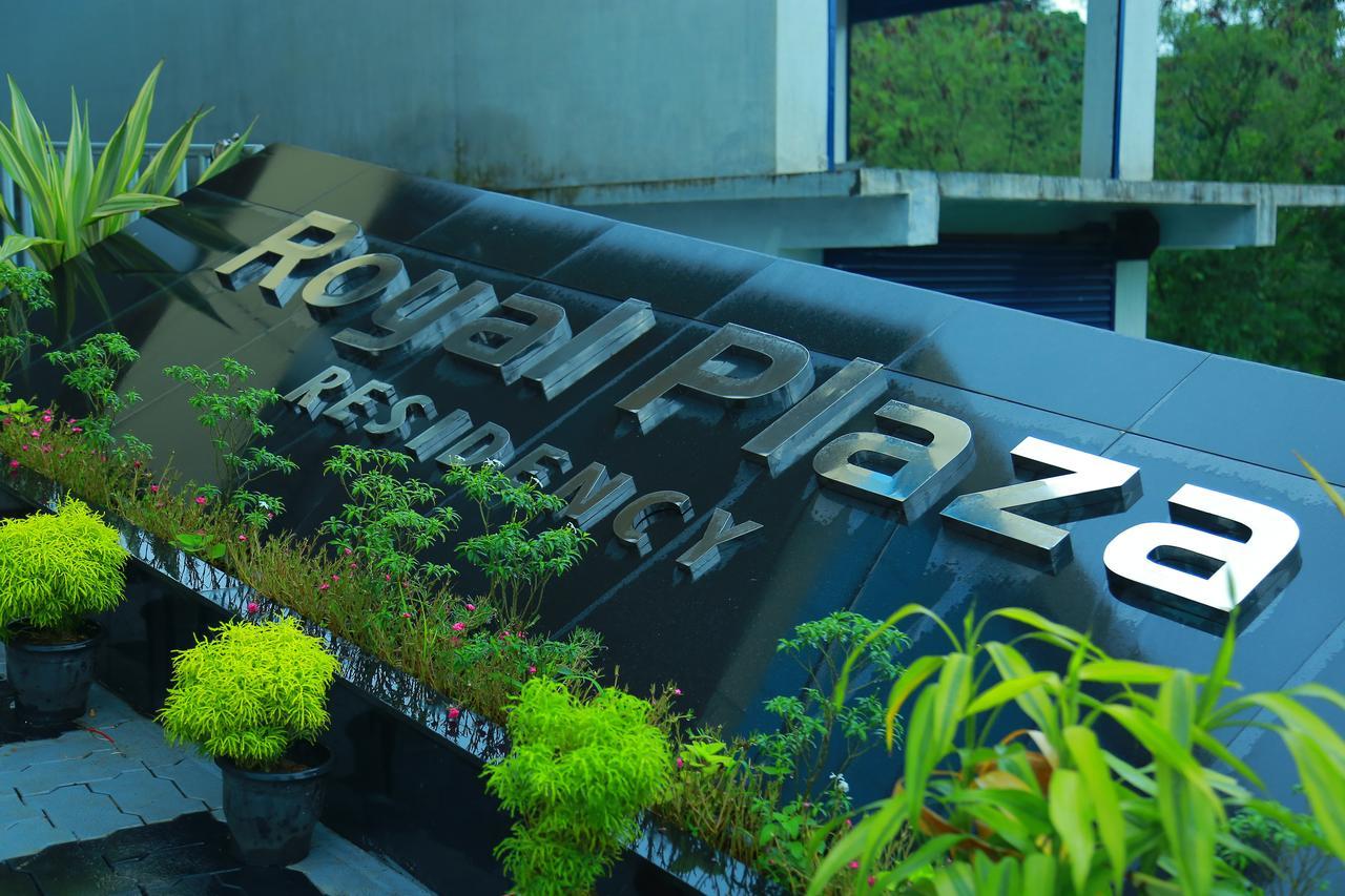 Royal Plaza Residency 호텔 Cheruppulasseri 외부 사진