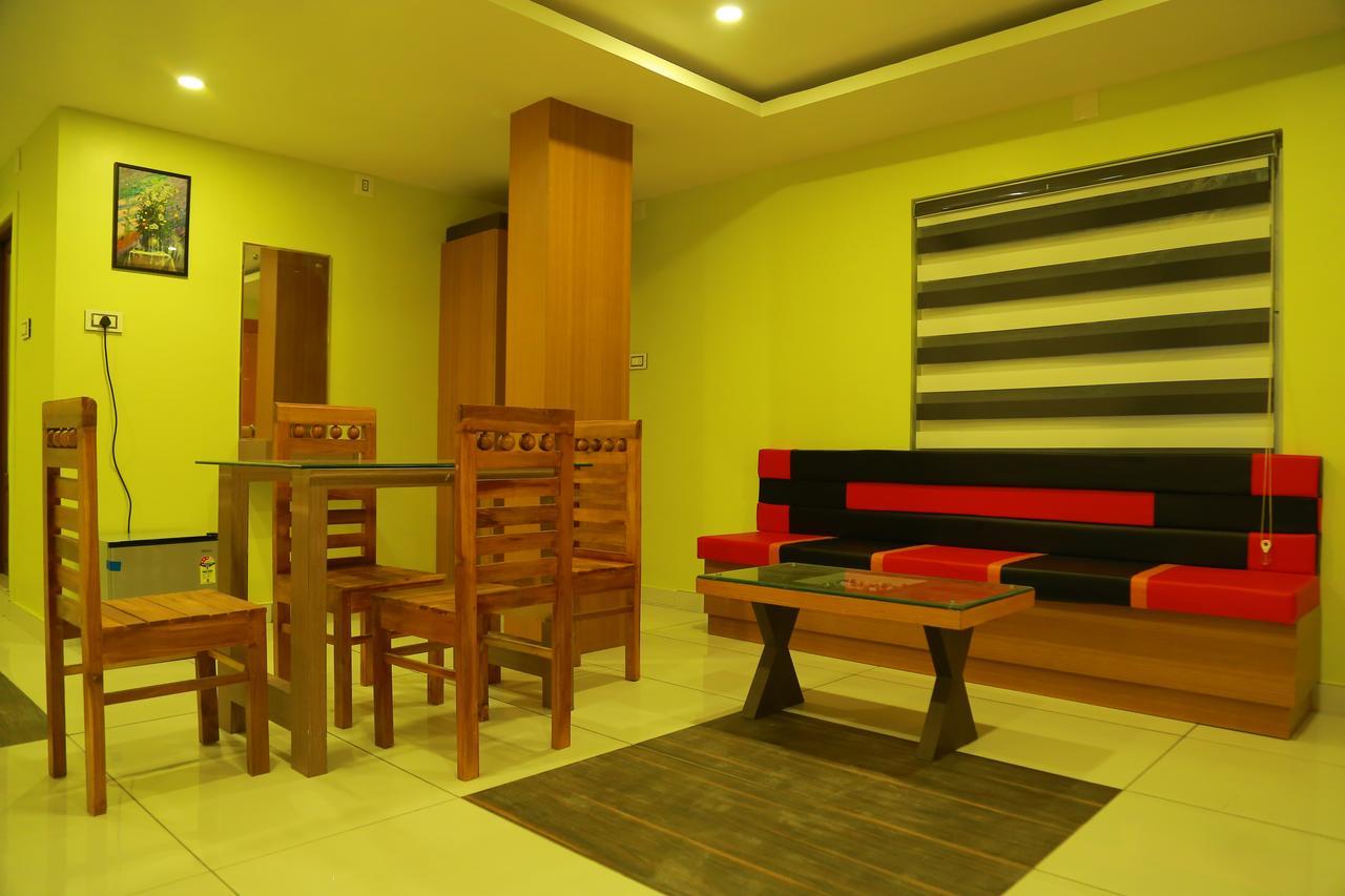 Royal Plaza Residency 호텔 Cheruppulasseri 외부 사진